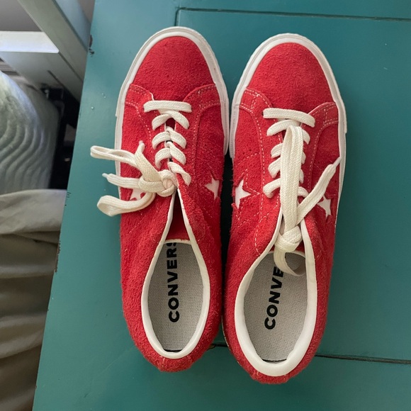 Red converse - Picture 3 of 3